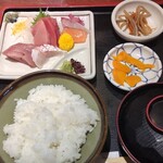 季節料理 なか一 - 上品な刺身の顔ぶれ