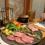 Oumigyuuyakiniku niku no ryuugi nikukon - 