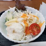 Oshokuji Dokoro Fumi - キャベツ、プチトマト、サニーレタス　　　　　　　　　胡瓜、ポテサラにドレッシングとマヨネーズ
