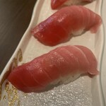 4 pieces of raw tuna nigiri Sushi (medium fatty and lean)
