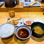 天ぷら定食 まきの - 塩辛と大根のお漬物とご飯は食べ放題