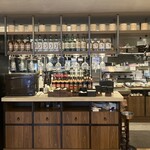 正宗広東私房菜サワダ 梅田エスト店 - 煌びやかな店内✨