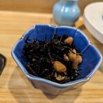 諒麿 - お突き出し（ひじき豆）