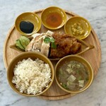 シンガポール海南鶏飯 - チキンライスハーフ＆ハーフ ¥1,100
