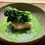 明寂 - 熟成海老芋と菜の花の蒸し　菜の花の摺流し 　熟成して越冬したねっとりと甘い海老芋 　菜の花をカリカリに揚げて摺流しにしてさらに乳化した擂り流し