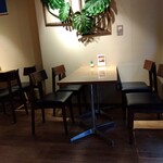 うさぎや CAFE - 店内もシックですね。