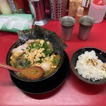 豚骨醤油ラーメン 王道家 - 普通（麺固め）・玉子・万能ねぎ・ご飯（半）