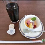 フランス料理 ヴォジュール - カフェ＆デザート　アイスコーヒーとブルーベリーシャーベット