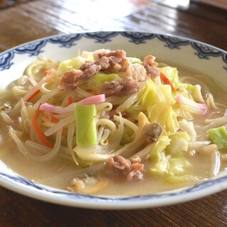"Champon" and "Sara Udon" made with homemade extra thick noodles are popular