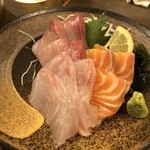 Shikoku Kyoudo Kasseika Waraya Hachihachi - 鮮魚のお造里3種盛り