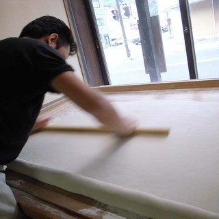 麺料理専門調理師が打つ、細打ちでのど越しのよい蕎麦。