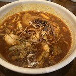 gopのアナグラ - チキンと舞茸。ヒラタケだと尚良いのだが、舞茸も旨い。