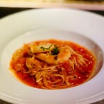 Danae - エビのトマトソースパスタ　プリプリのフレッシュなエビも美味しいですがソースが秀逸！バゲットにつけて食べるとｳﾏ━゜+.(・∀・).+゜.━ｲ!!