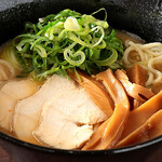 Menya Tori Chu U - ＜鶏白湯ラーメン＞京赤地どりの旨みが凝縮された濃厚鶏白湯スープを使用