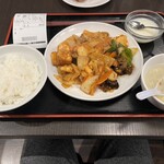 Toshe Kaihinmakuhari Ten - 일일 런치의 돼지고기와 두부의 매운 볶음