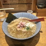 焼きあご塩らー麺 たかはし - 背脂煮干し醤油らー麺  970円（税込）