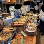 Pain Du Marche - 店内（奥から）