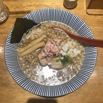 焼きあご塩らー麺 たかはし - 背脂煮干し醤油らー麺