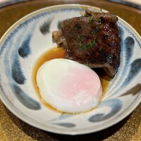 西麻布けんしろう - 和牛サーロインの焼きすき焼き　〜春菊と温泉卵〜