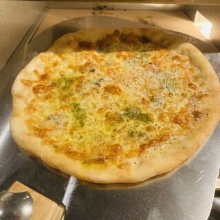 Pizza baked at 400℃ and fresh pasta made with carefully selected stock