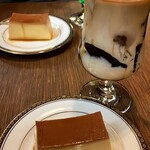 Satella - プリン700円、コーヒーゼリーフロート850円、クリームソーダ800円。たまらぬ美味さ。