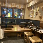 Kushi Daininngu Torippa - 店内、座敷テーブルもあります