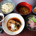 Boiled fish and sashimi set meal