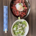 和牛肴 ヒラサワ - ローストビーフ丼大盛りです。肉は、約1.5倍になり、最高でした。