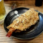 法善寺横丁 やき然 - 「えびマヨ」 (*´∇｀)ﾉｼ
      
      粉を水で溶いた生地ではさんで焼いていた「一銭洋食」の
      まさに豪華版！出汁の効いたモッチリ生地に
      海老 1本とイカ下足をはさんで焼いた逸品！