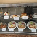 イワタコーヒー店 - 店外のサンプルケース♪