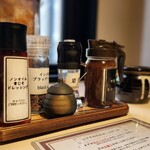 とんかつ憲進 - 調味料たち