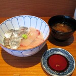 京すし - はーふ丼（あじ＆かんぱち）（酢飯少なめ）