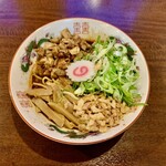自家製麺 麺や ひなた - ブラックまぜそば＋青ネギ 1350円　※限定メニュー