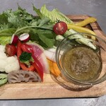 友安製作所Cafe＆Bar - 彩り野菜のバーニャカウダ