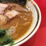 裏野中家 - 豚骨も鶏も醤油もしっかり効いたスープ。