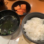 Matsuya Yakiniku Suteki - ディナーセットのご飯・スープ・キムチ