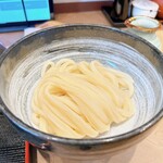 手打ちうどん 大蔵 - 冷、温系のどちらにも
      合っているかと思われる麺