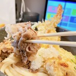 手打ちうどん 大蔵 - 甘く煮つけられた牛肉は
      まったくパサパサしてないのです◎