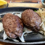 SOLMARE's Diner - 肉はレア気味で柔らかくジューシーです。
