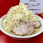 Ramen Jirou - ラーメン 900円 ※コールは「ヤサイマシ、ニンニク」
                        2024年4月19日