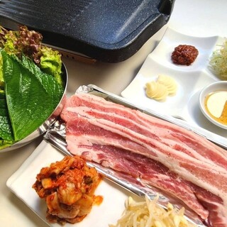 A classic Korean Cuisine! Samgyeopsal!!