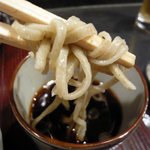 十割そば　きらく - 最後にこうやってつゆに付けて食べました。でも、この蕎麦は塩で食べるかそのままで食べるのがベストかも。