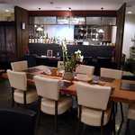 十割そば　きらく - 店内の風景です。どうですか。そば屋さんに見えませんよね。お洒落なイタリアンのようでもありますよね。