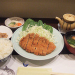 藤吉 - 岩中豚とんかつ(1200円) 定食セット(400円)
