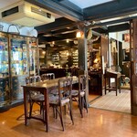 珈琲専門店 風見鶏 - 店内♪
      2月と同じ席に座ったなぁ〜