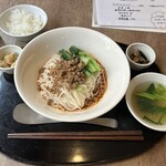 四川家庭料理 中洞 - 唐辛子・肉そぼろ和え麺 ¥1,200（価格は訪問時）
            （ランチタイムはライス・スープ・搾菜・ミニおかず付き）