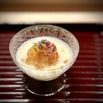 多仁本 - ■雲丹とホワイトアスパラの擦り流し　車海老
      
      清々しい甘さのホワイトアスパラに、しっかりした雲丹の甘さのグラデーション。
      車海老の食感も加わり、素晴らしいオープニング♪