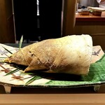 多仁本 - これは、めちゃめちゃ立派！
      大阪から「木積筍」。大阪でも、こんな素晴らしい筍が取れるんですね。