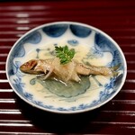 多仁本 - ■琵琶湖のもろこ　南蛮漬け
            
            こうした箸休め的な一皿も、全力で美味しい！
            酢の酸は柔らかく、ほのかな甘みが心地いい。塩梅がちょうどいいのです。