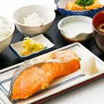 Thickly sliced salted salmon set meal